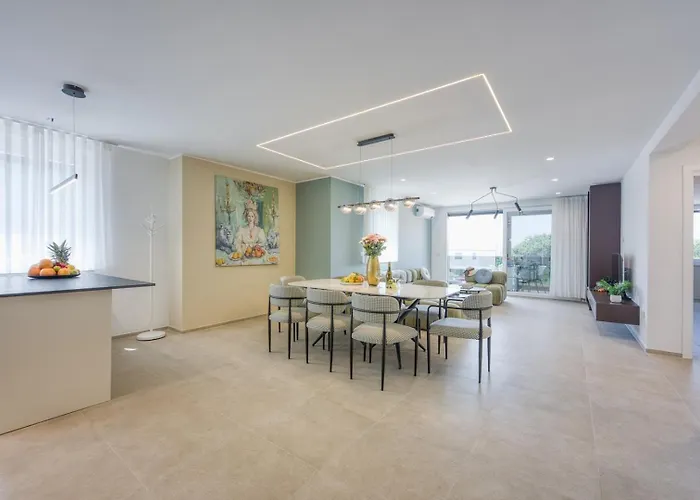 Nyaraló Elisadora *